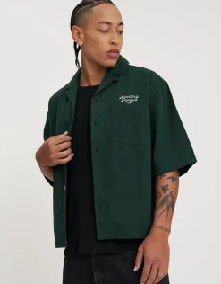 Austin Chain Stitch Cropped Short Sleeve Shirt in Forest Green