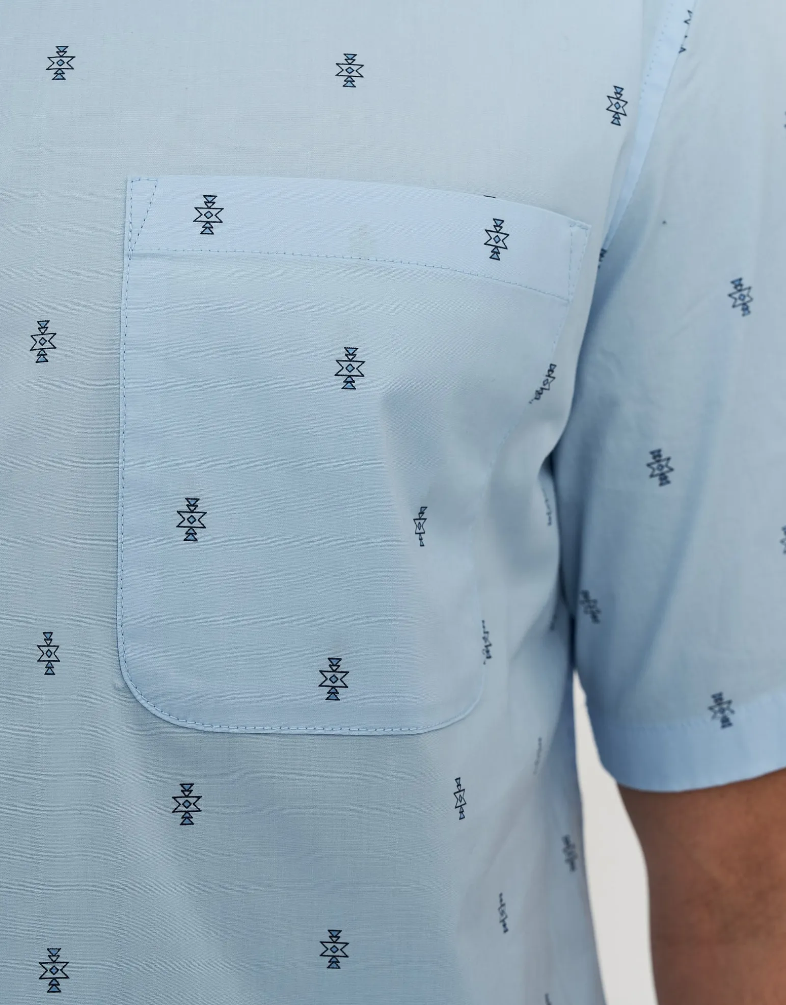 Azura Short Sleeve Shirt in Light Blue