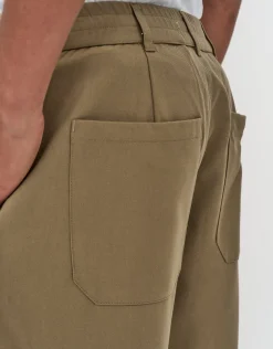 Baggy Fit Pleated Shorts in Khaki