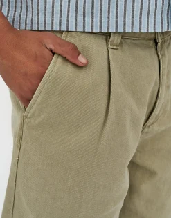 Baggy Fit Twill Pleated Shorts in Tan
