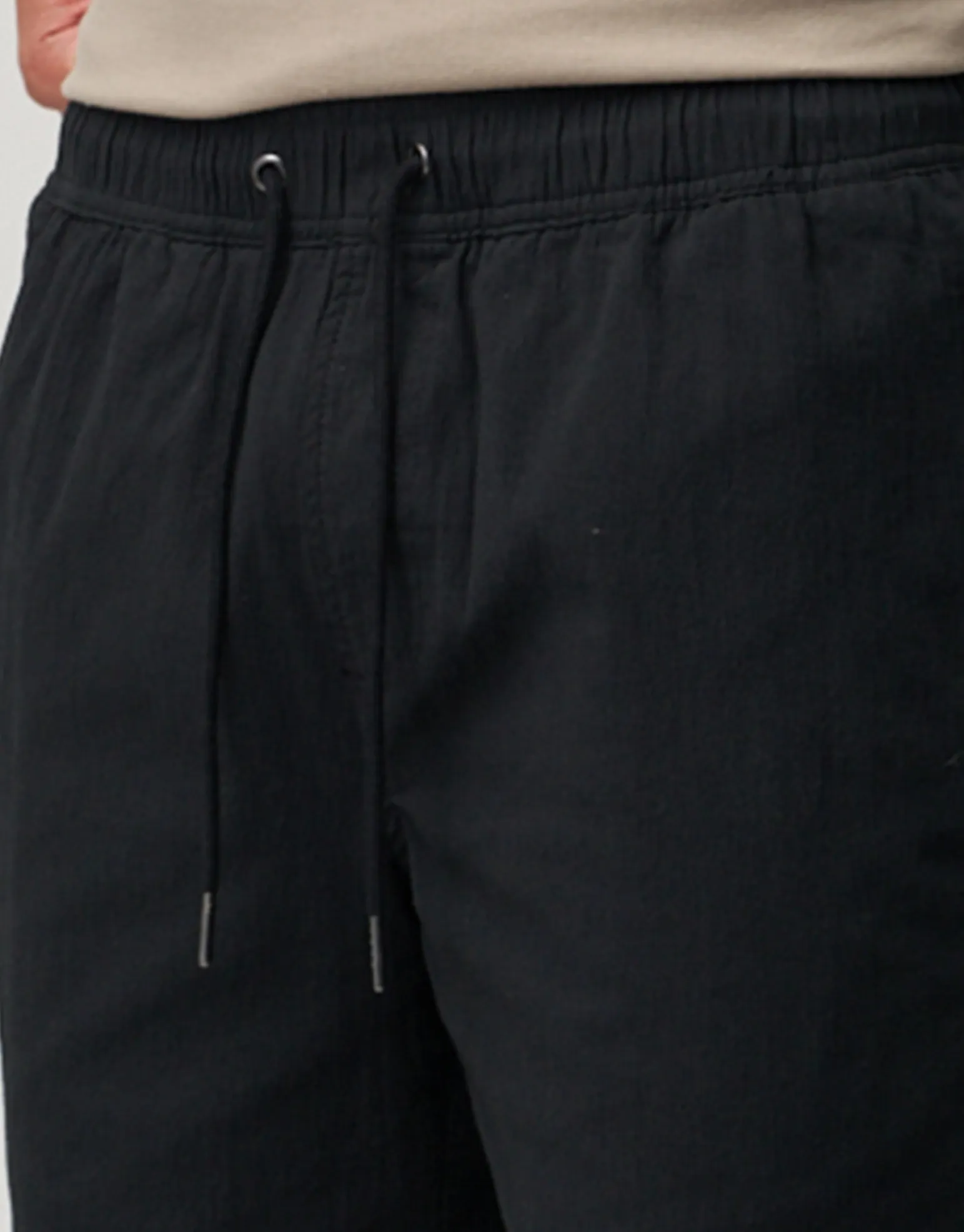 Crinkle Texture Elastic Waist Shorts in Black