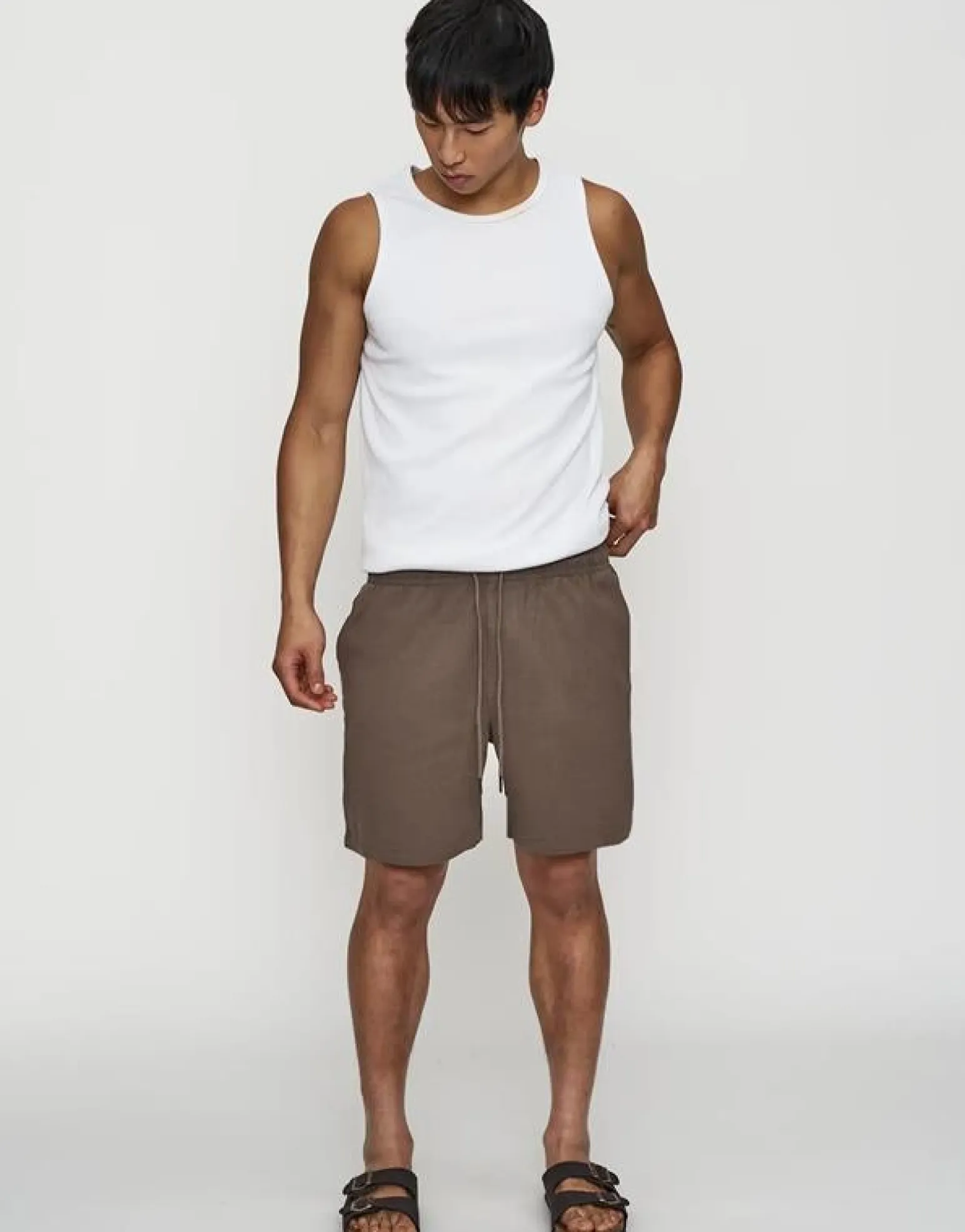 Crinkle Texture Elastic Waist Shorts in Black