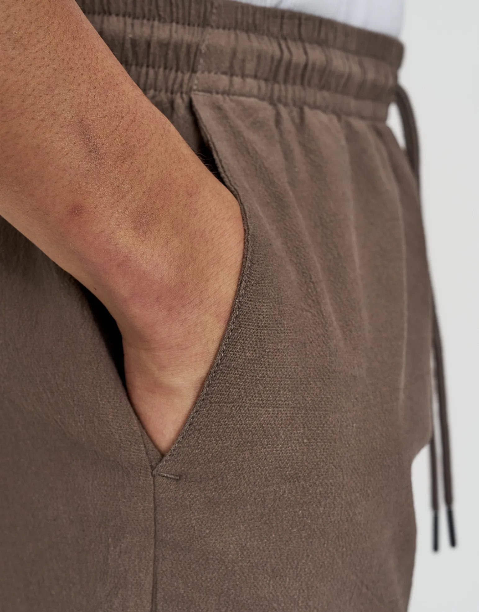 Crinkle Texture Elastic Waist Shorts in Black