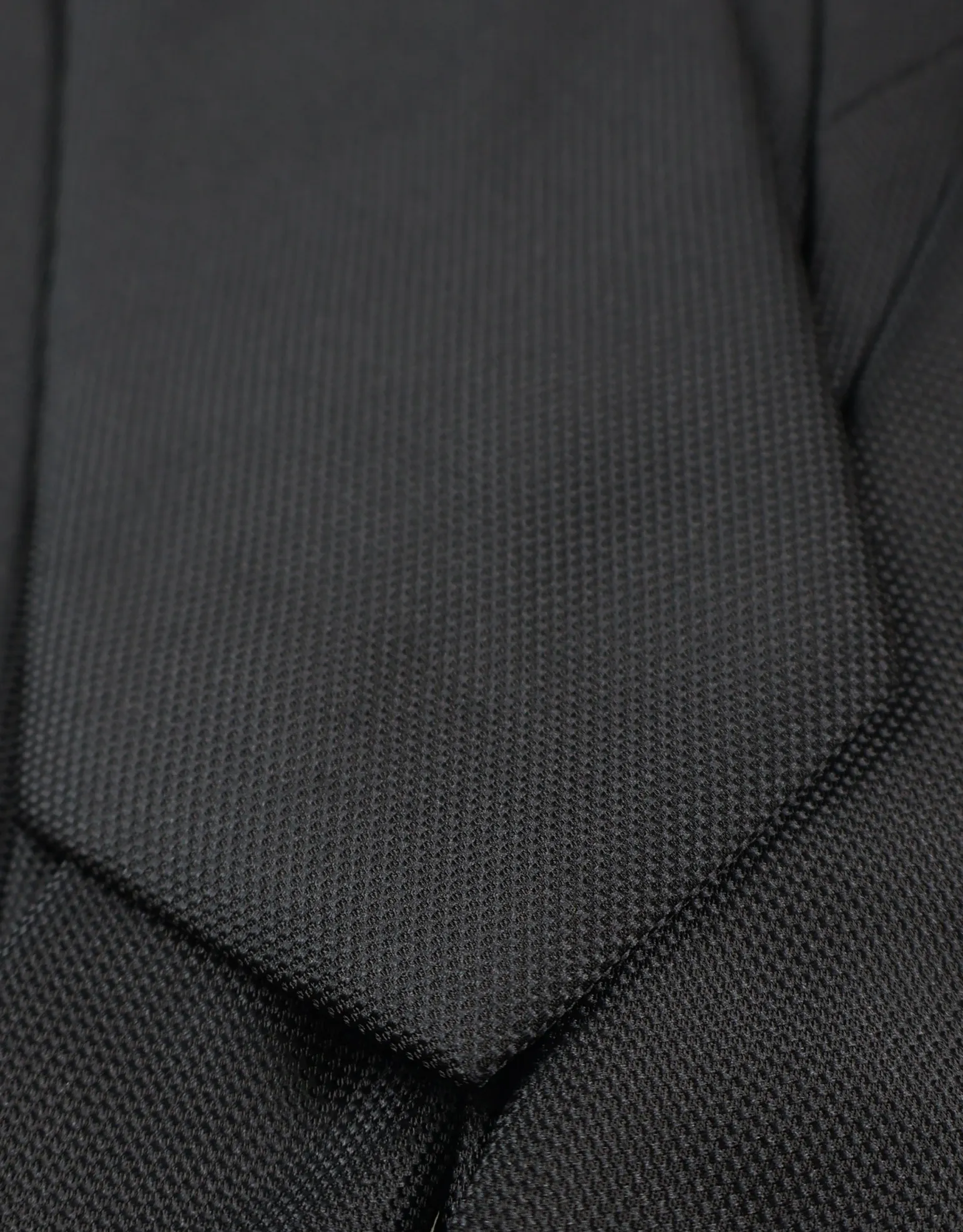 Dot Textured Slim Tie in Burgundy