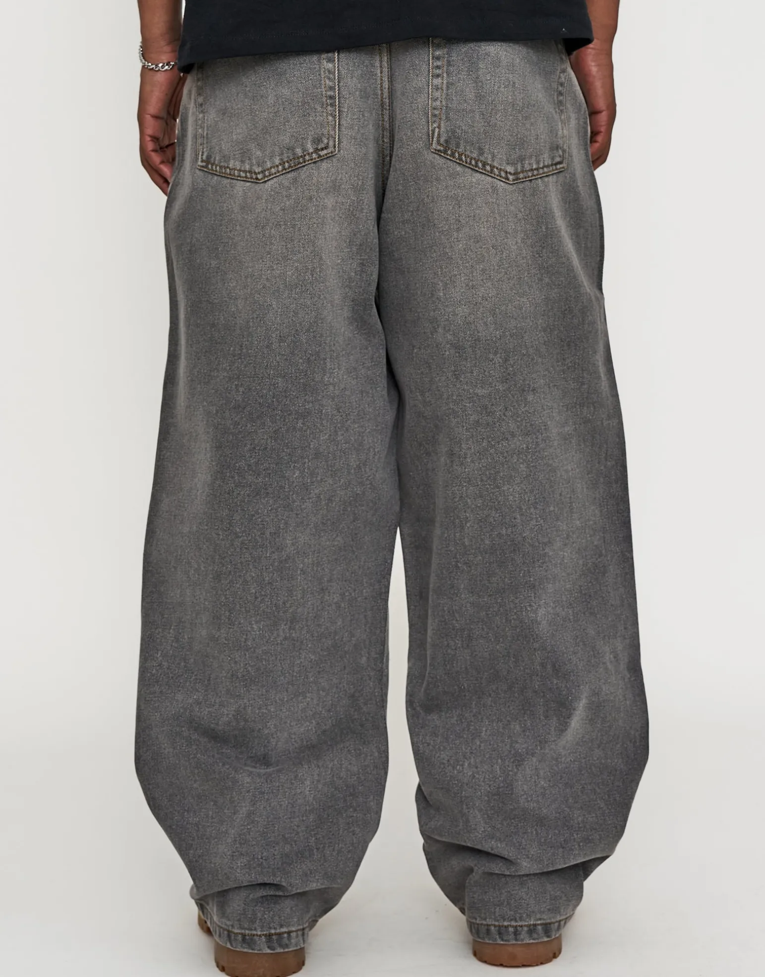 Extra Baggy Fit Jeans in Washed Black