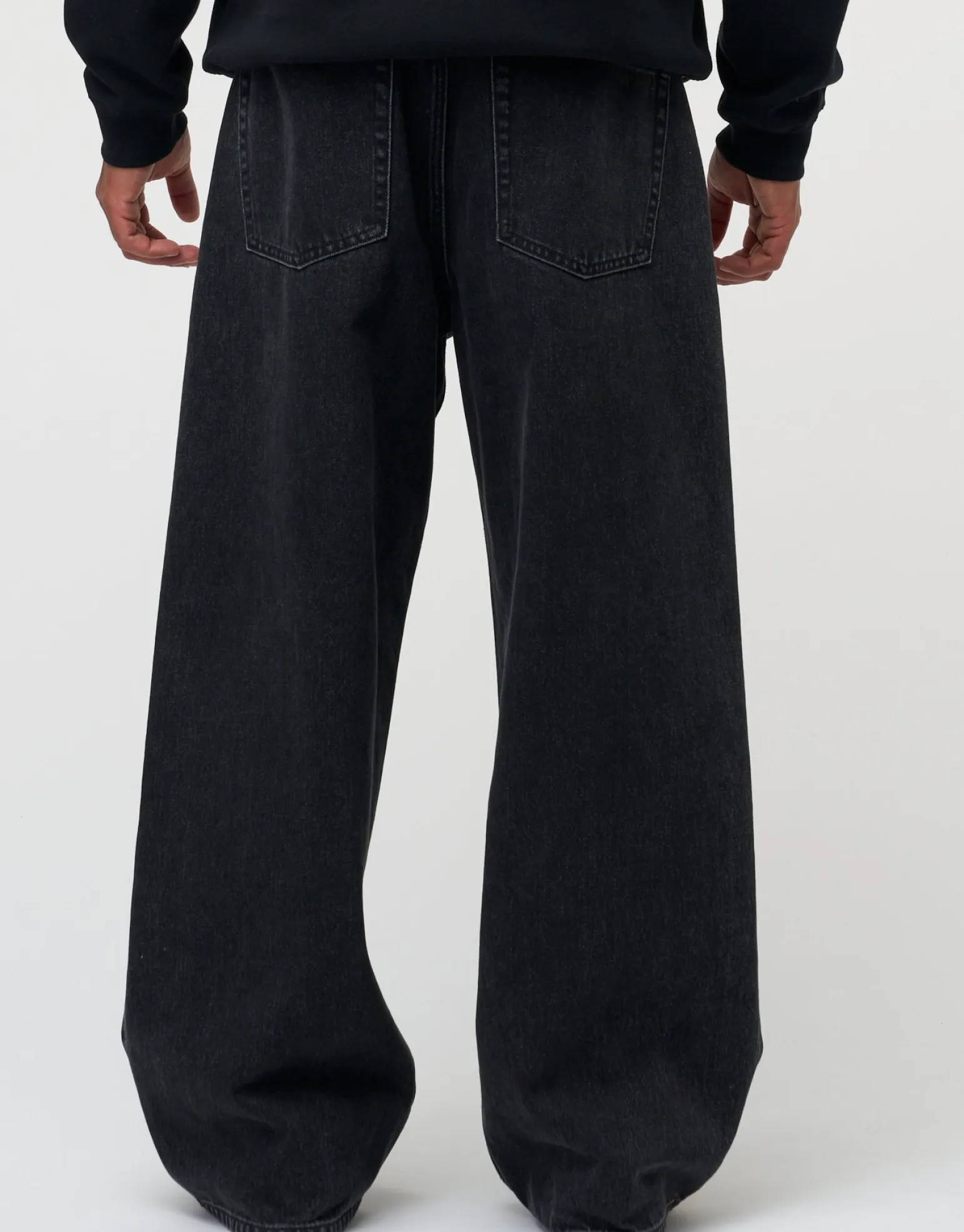 Extra Baggy Fit Jeans in Washed Black