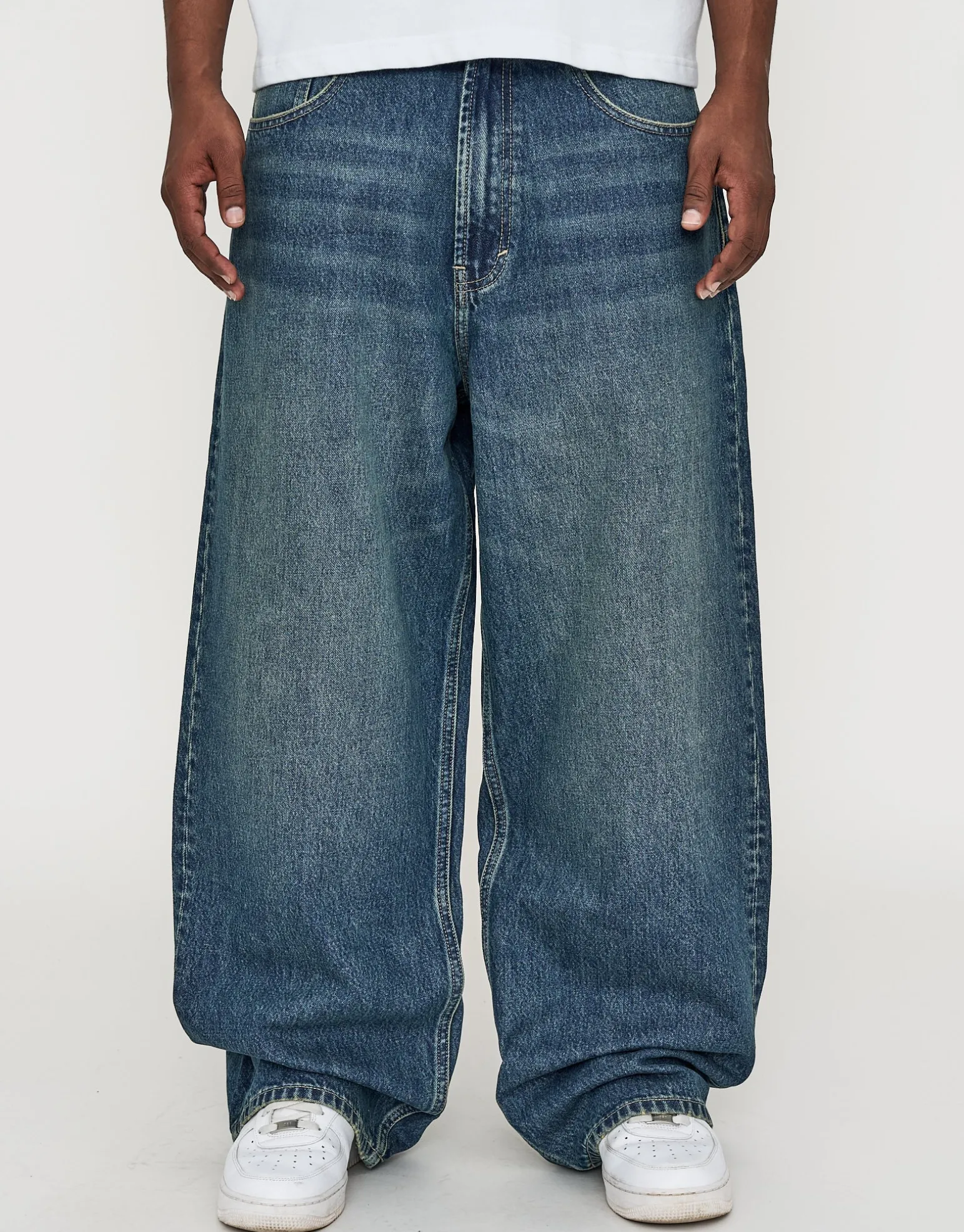 Extra Baggy Fit Jeans in Washed Black