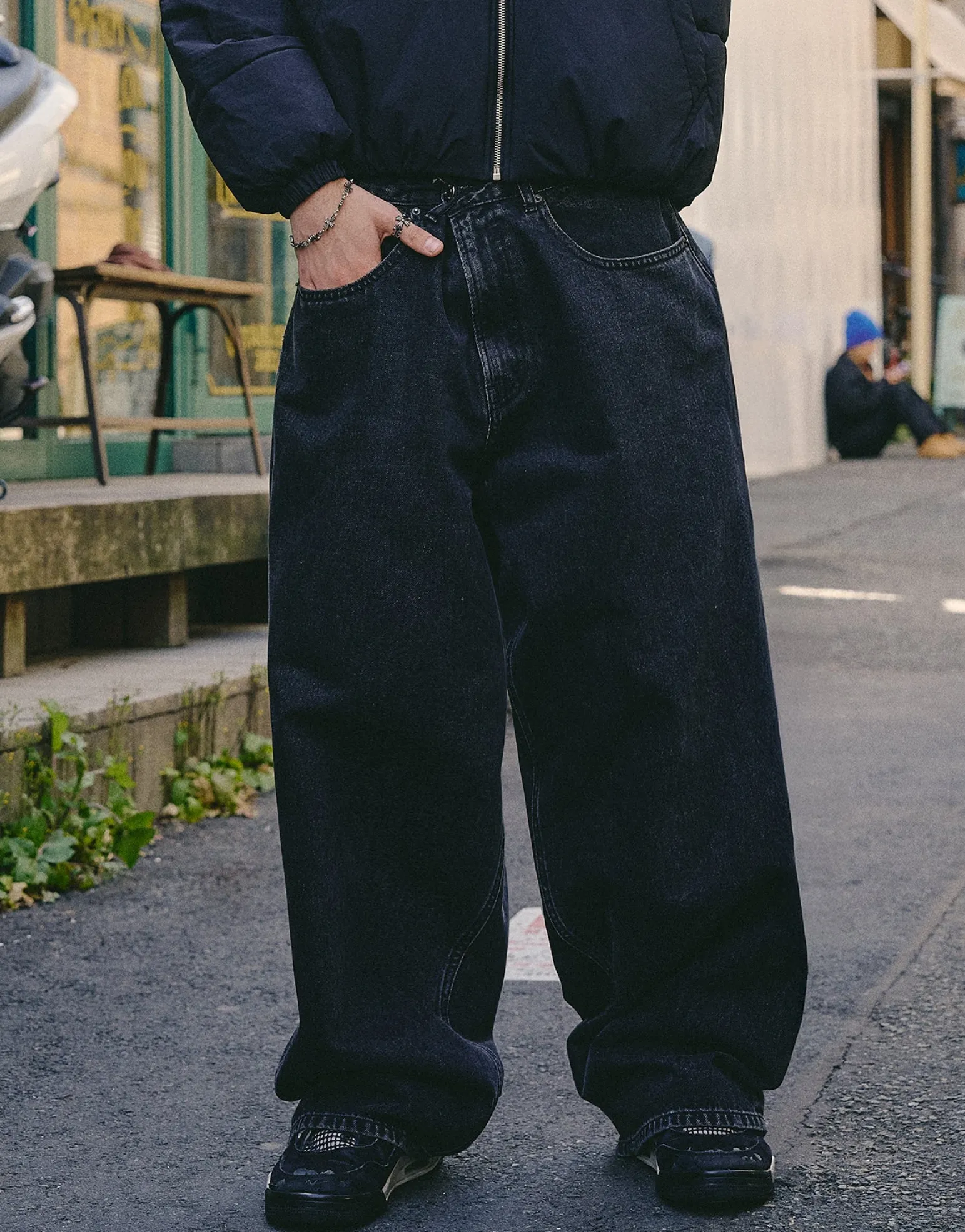 Extra Baggy Fit Jeans in Washed Black