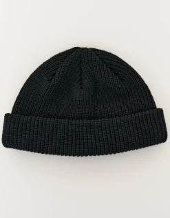 Fisherman Ribbed Beanie in Black
