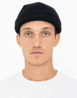 Fisherman Ribbed Beanie in Black