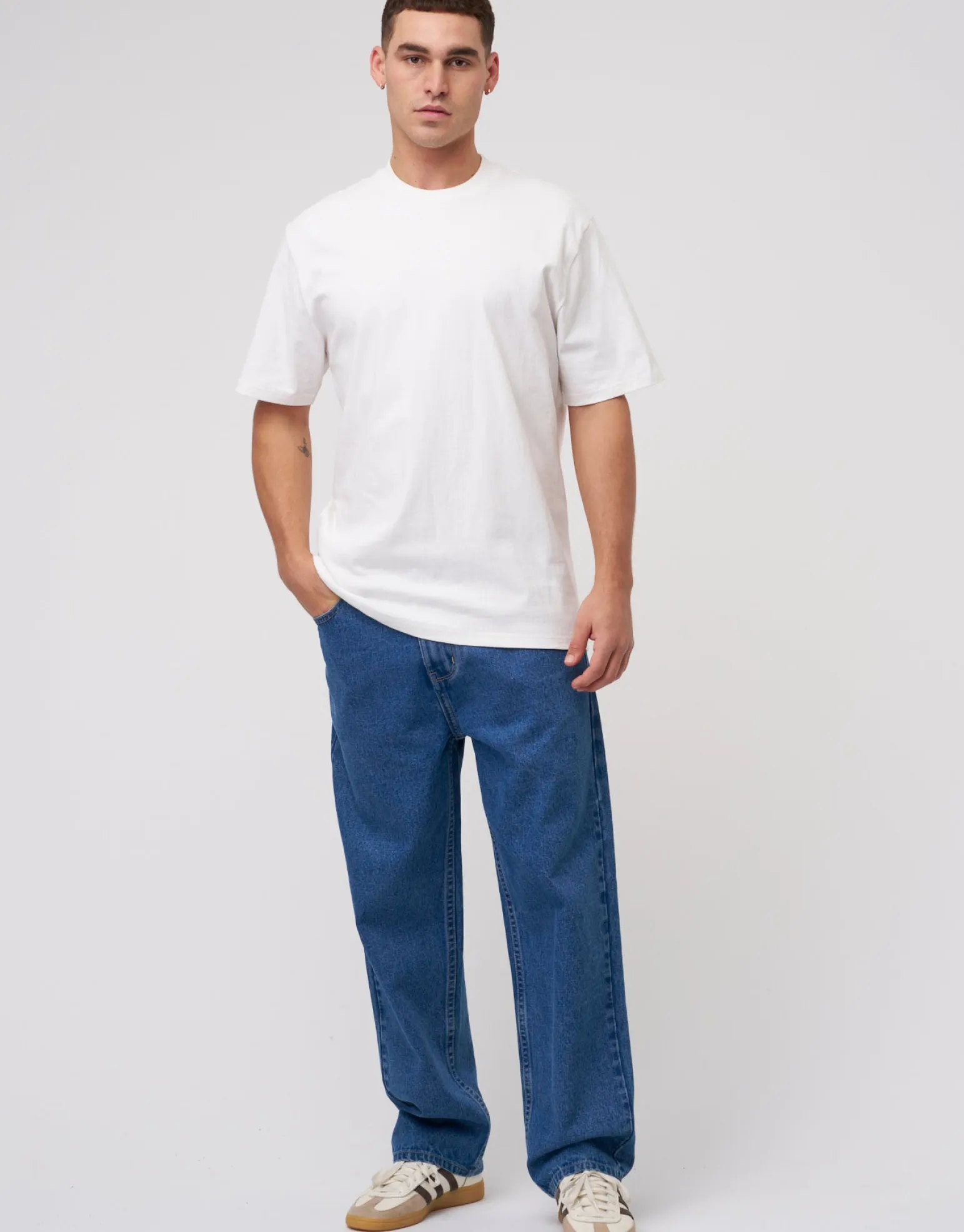 Heavyweight Regular Fit T Shirt in Black