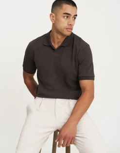 Pique Johnny Collar Short Sleeve Polo in Black