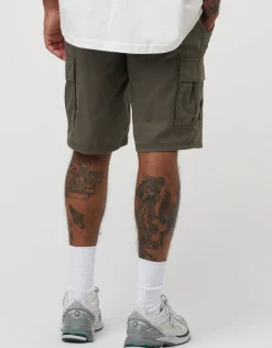 Plain Regular Fit Cargo Shorts in Green