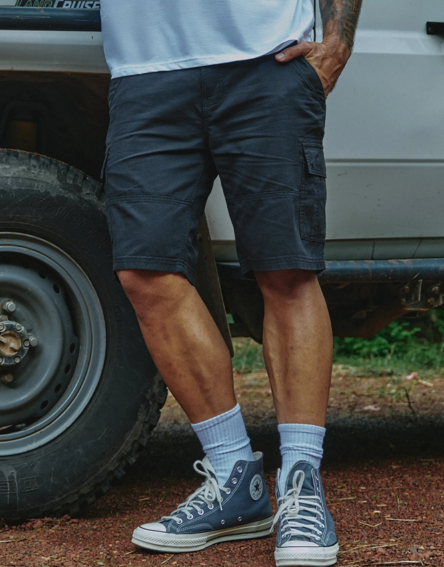 Plain Regular Fit Cargo Shorts in Green