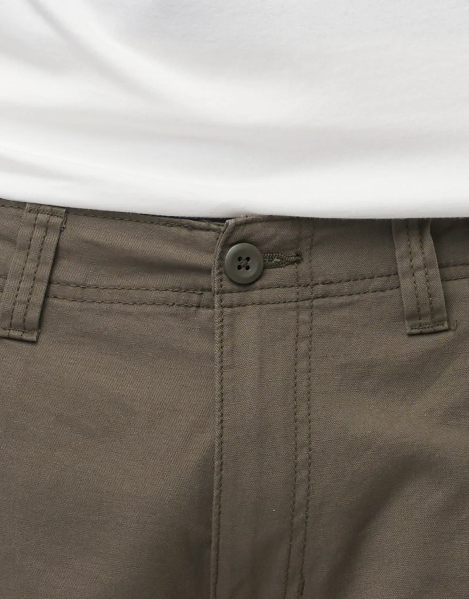 Plain Regular Fit Cargo Shorts in Green