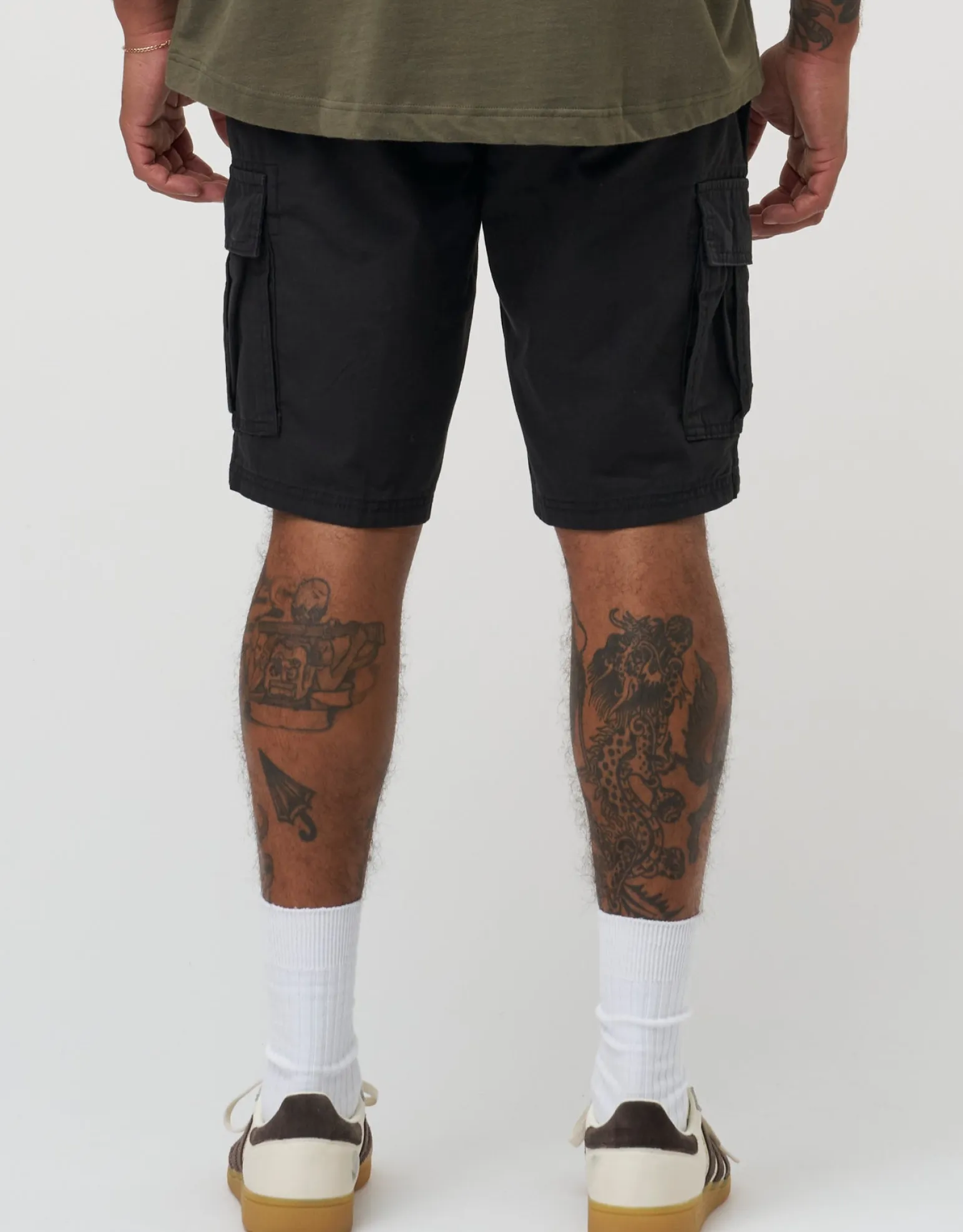 Plain Regular Fit Cargo Shorts in Green