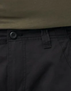 Plain Regular Fit Cargo Shorts in Green