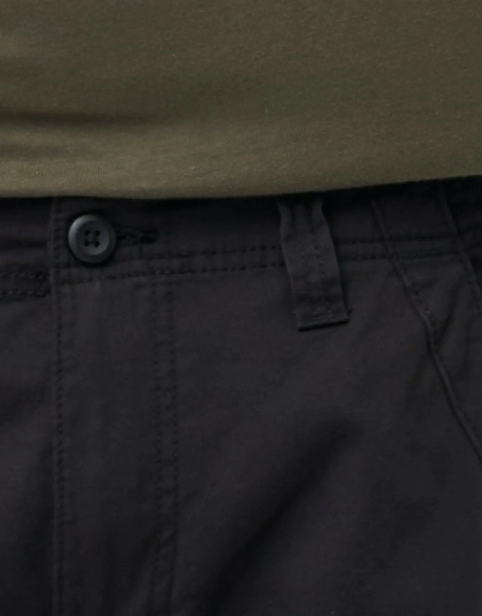 Plain Regular Fit Cargo Shorts in Green