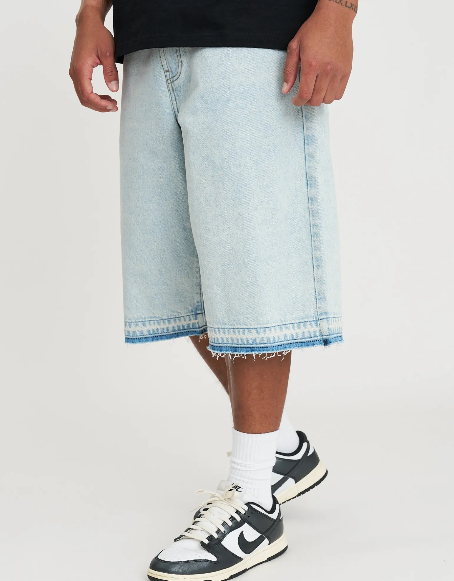 Raw Edge Denim Jort in Vintage Light Blue