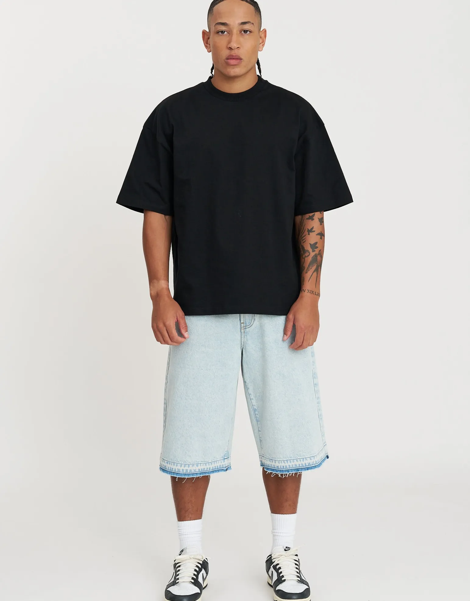 Raw Edge Denim Jort in Vintage Light Blue