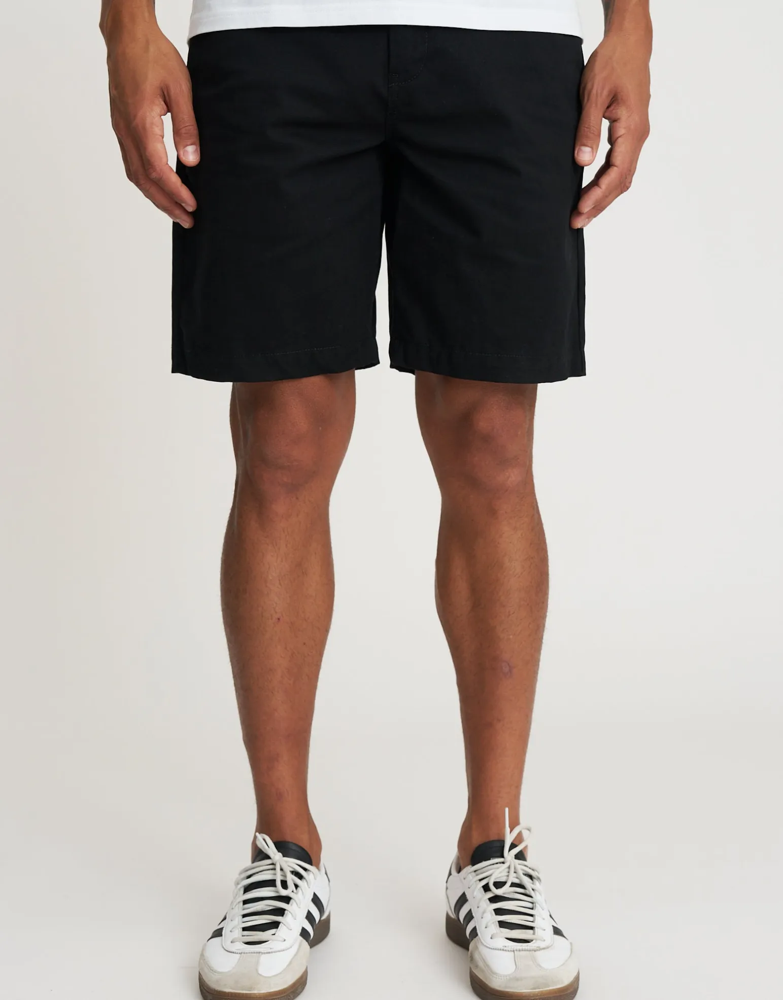 Stretch Chino Slim Fit Shorts in Sand