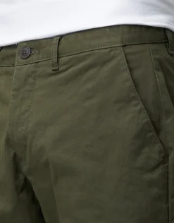Stretch Chino Slim Fit Shorts in Navy