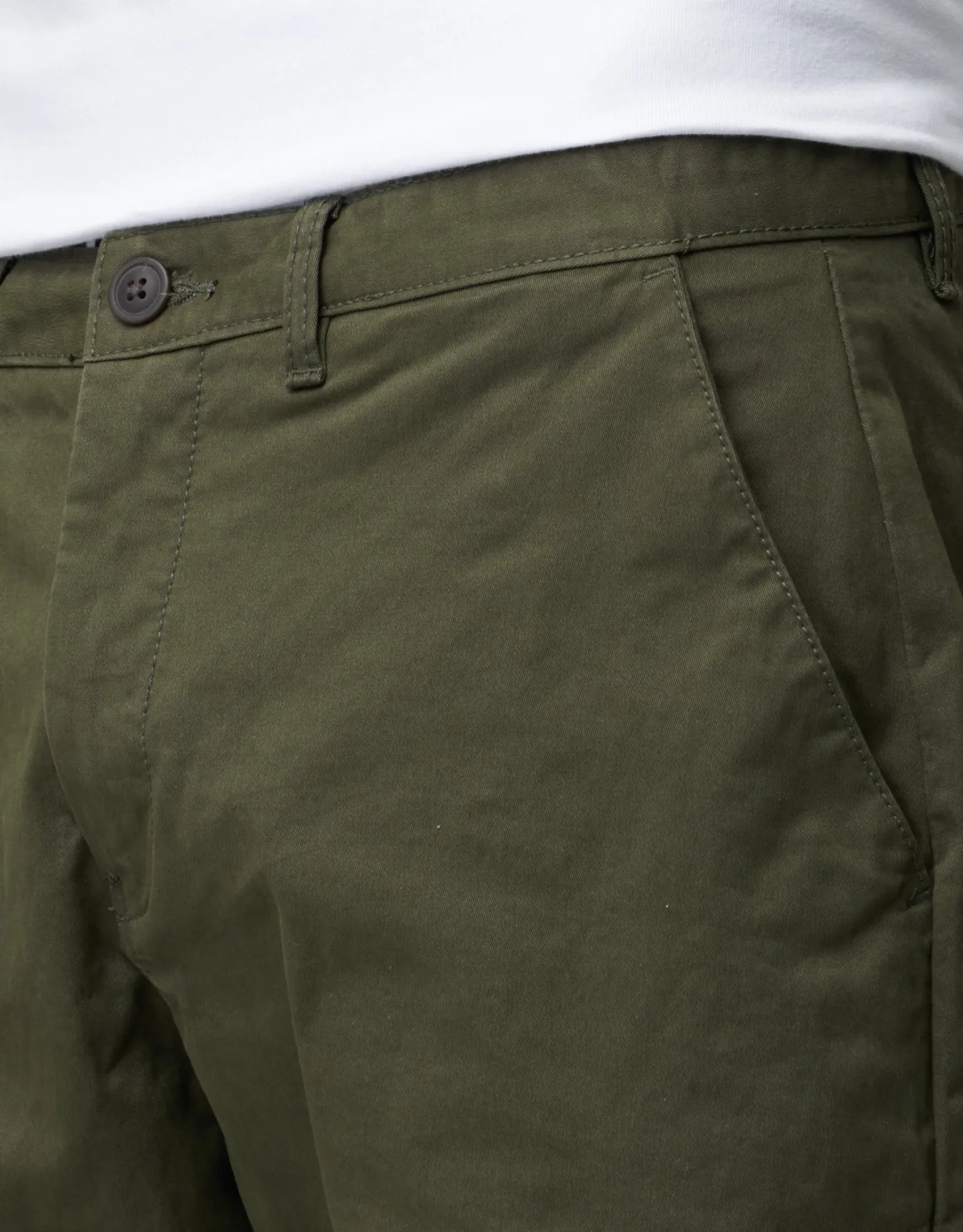 Stretch Chino Slim Fit Shorts in Navy