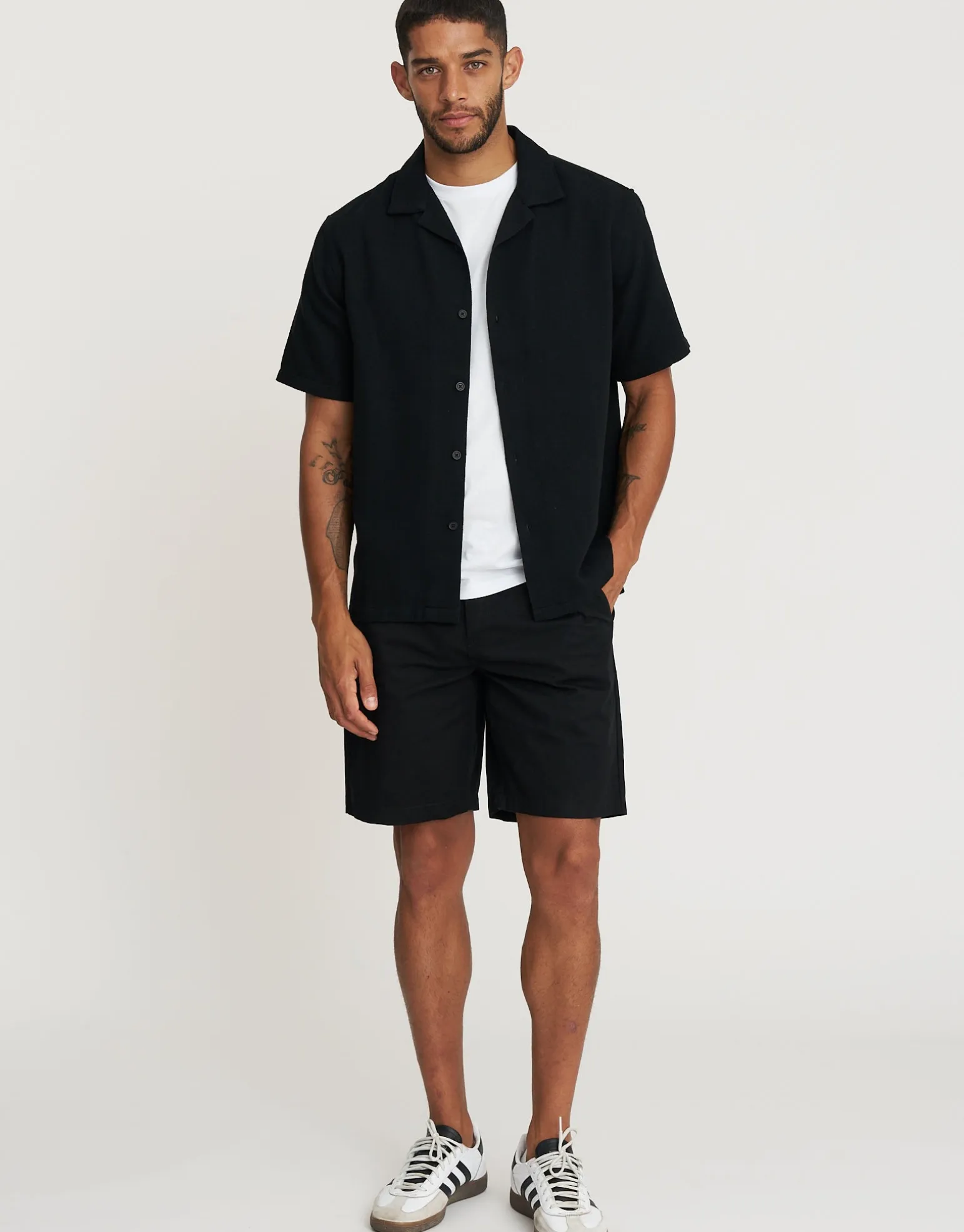 Stretch Chino Slim Fit Shorts in Navy