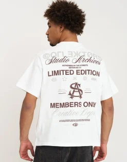 Studio Archives Stacked Tee in Blanc