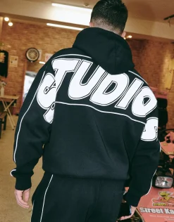 Studios Oversized Cropped Hoodie in Snow Marle