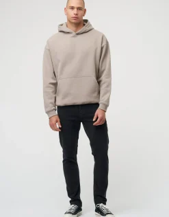 Taper Fit Jeans in Solid Black
