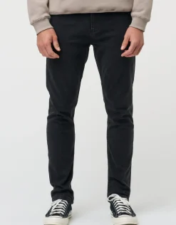 Taper Fit Jeans in Solid Black