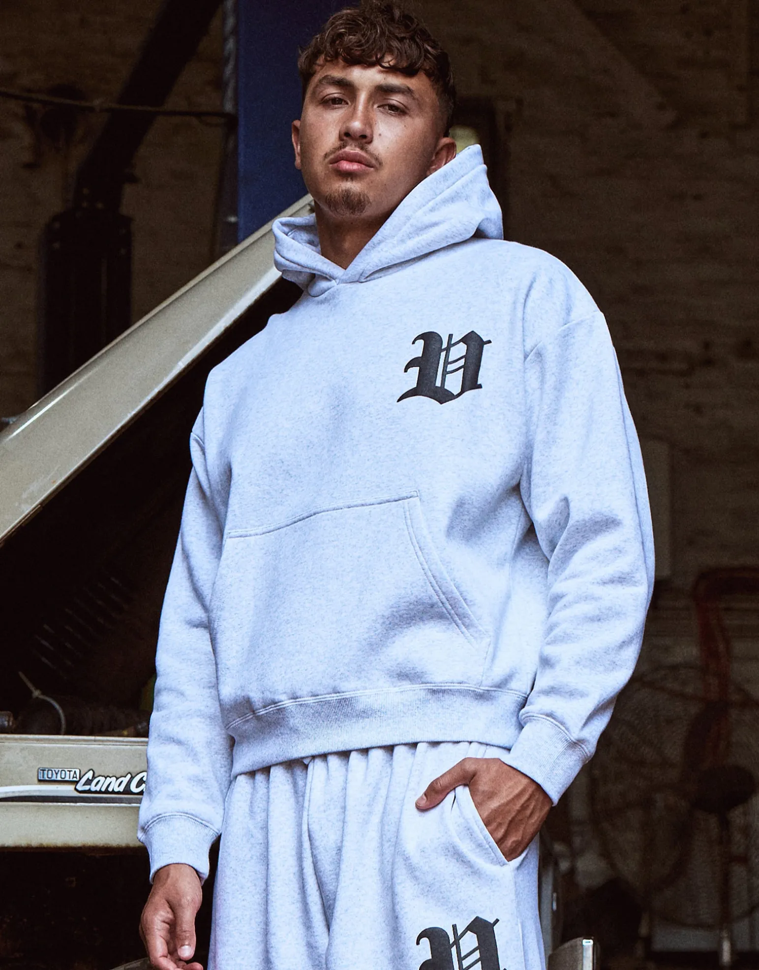 Vultures Oversized Hoodie in Snow Marle