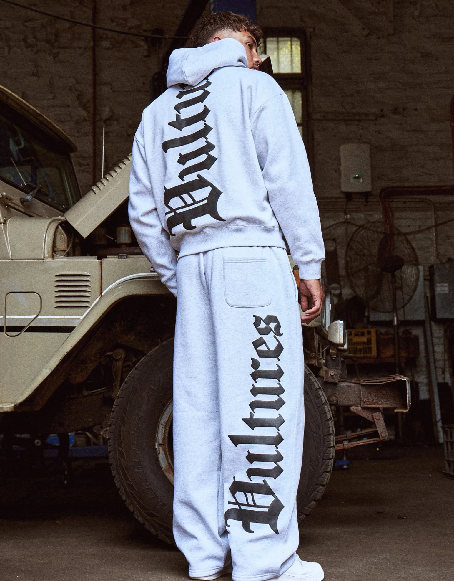 Vultures Oversized Hoodie in Snow Marle